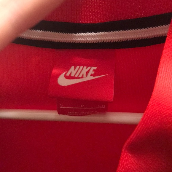 Red Nike zip up - Picture 2 of 2